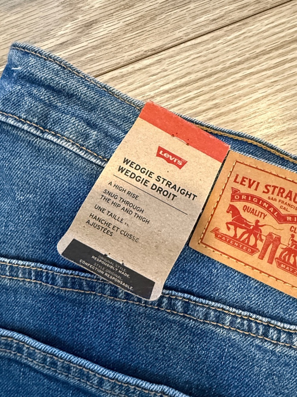 NWT Levi's Wedgie Straight High Rise - Picture 2 of 8